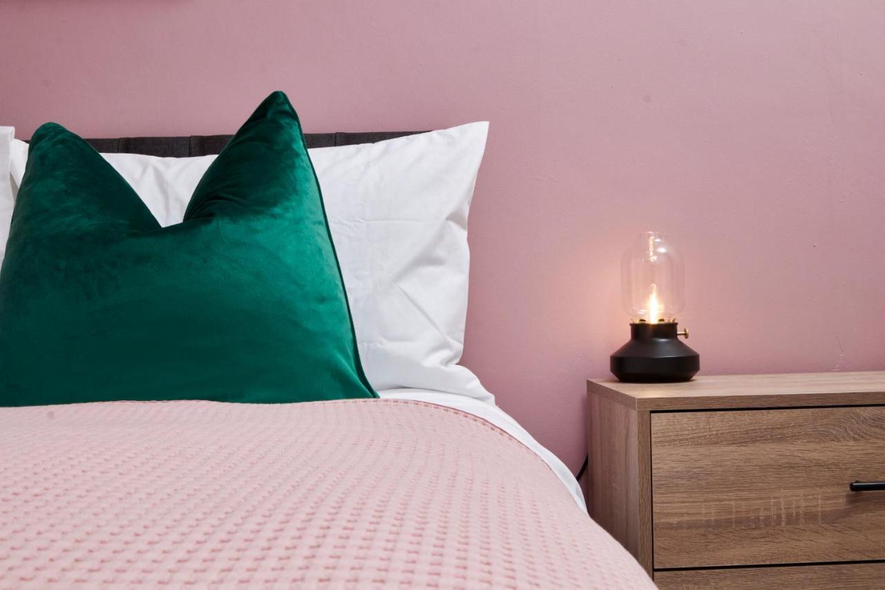 Stunning Two Bedroom Apartment By Purestay Short Lets & Serviced Accommodation Warwickshire With Parking Stratford-upon-Avon Ngoại thất bức ảnh