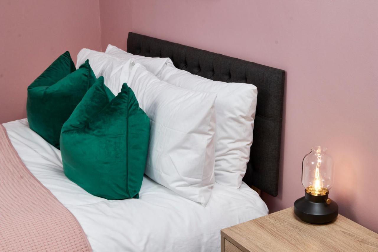 Stunning Two Bedroom Apartment By Purestay Short Lets & Serviced Accommodation Warwickshire With Parking Stratford-upon-Avon Ngoại thất bức ảnh